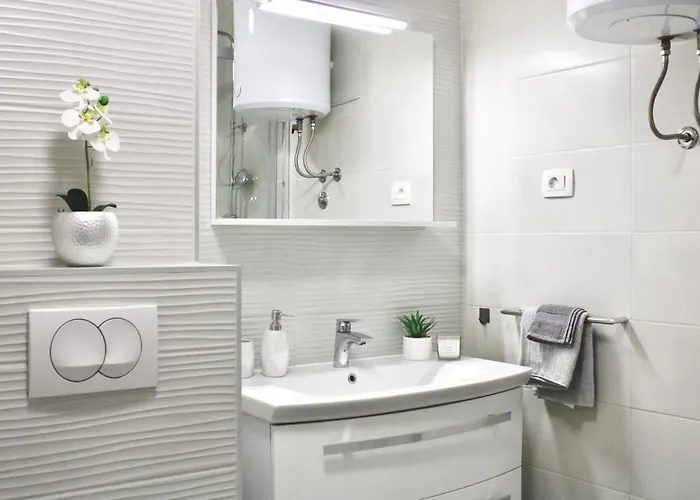 Apartment Town Centre Surprise Split