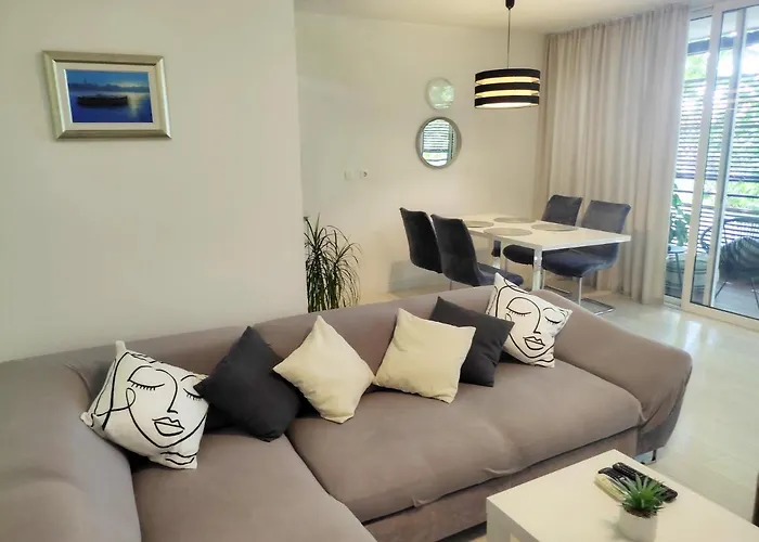 Town Centre Surprise Split