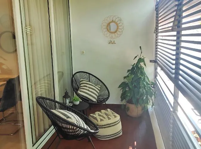 Apartment Town Centre Surprise Split