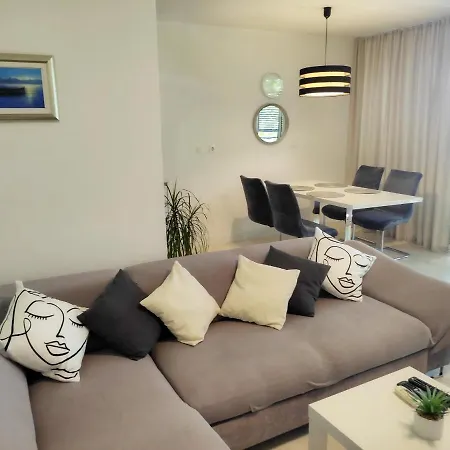 Town Centre Surprise Split