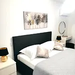 Town Centre Surprise Apartment